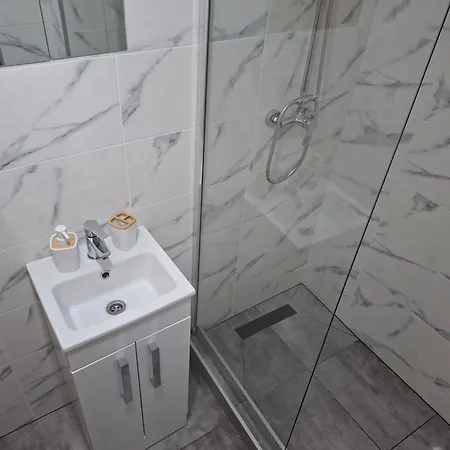 Apartman Garsoniera Lary Brassó